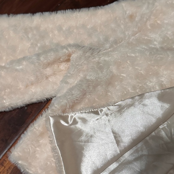 FURROCIOUS Satin Lined Fur Cardigan Cape In White - Picture 6 of 7